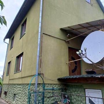 М. Новоселиця. Продається цокольний будинок