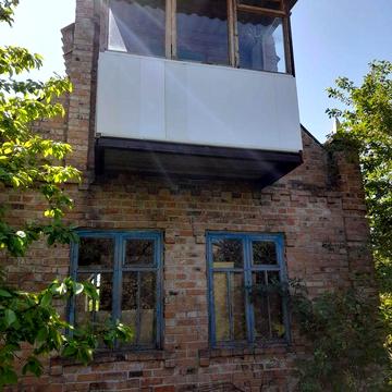 Продам дачу. 4 сотки, охрана, полив, свет