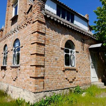 Продам дачу. 4 сотки, охрана, полив, свет
