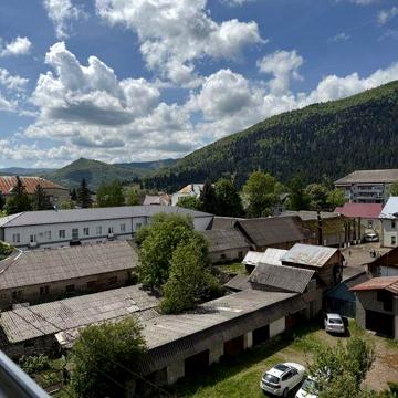 Продається квартира у центрі Міжгірʼя з видами на гори