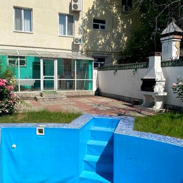 Просторный дом с участком. Гараж. Бассейн. Чубаевка