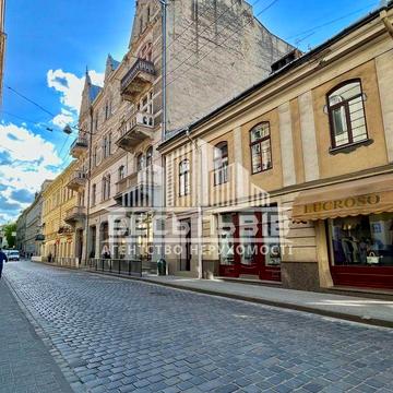 Продаж квартири в центрі, вул. Коперника ( Палац Потоцьких )