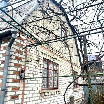 Продам добротный двухэтажный дом  в Черноморке, рядом море.