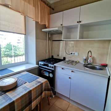Йорданська вул. (Лайоша Гавро), 8