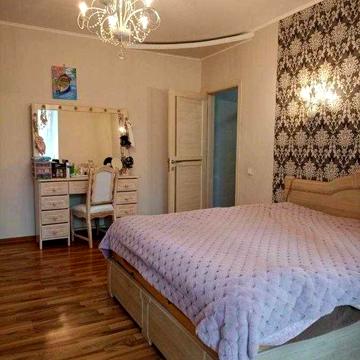Продається простора  квартира з якісним ремонтом вул. Угорницька 16.