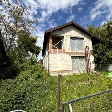 Продаж будинку у передмісті Львова, с. Скнилів