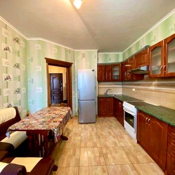 Градинська 9, 2-к квартира, ТРЦ Район, невисокий поверх!