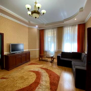 Михайла Вербицького вул., 13