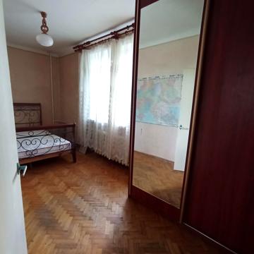 Будівельників вул., 26/8