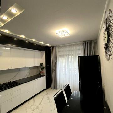 Олександра Довженка вул., 37