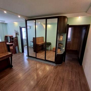 Продам 4 комн. квартиру пр. Гагарина