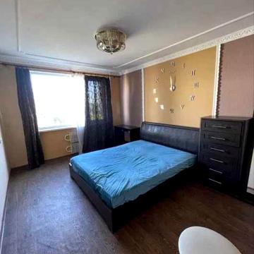 Продам 3-комнатную квартиру возле метро! М. Студенческая (87281)