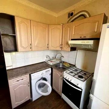 Продам 3-комнатную квартиру возле метро! М. Студенческая (87281)