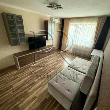 Тростянецька вул., 3