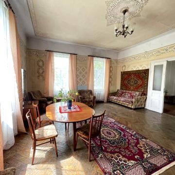 Продається двокімнатна квартира в Бродах