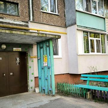 Дуже скромна, але чиста і облаштована. 
2-кімнатна квартира на оренду