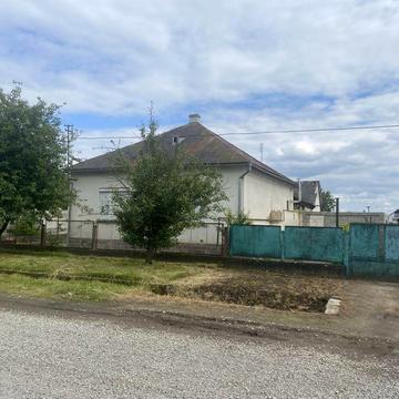 Продаж будинку у центі с. Фанчіково