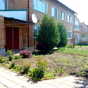 Продається двоповерховий будинок в Корсуні-Шевченківському.