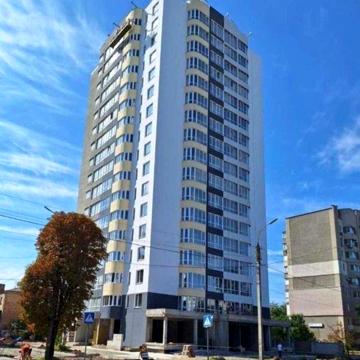 Продам видову двокімнатну квартиру в центрі