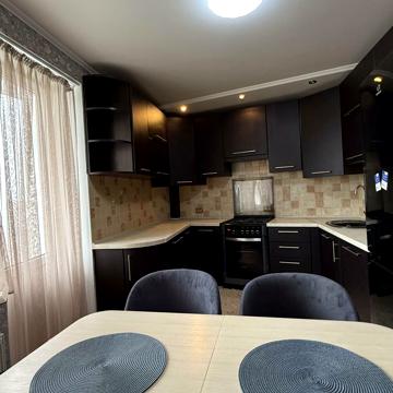 Богдана Хмельницького вул., 275а