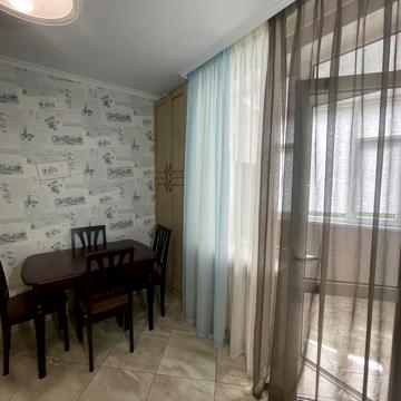 Будівельників вул., 21