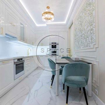 Продаж 3-к квартира 103м2 у центрі Києва, вул. Дмитрівська 69.