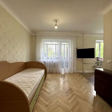 Смілянська вул., 1