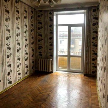 Продам 2 комнатную полнометражную квартиру улица Базарная 3 этаж