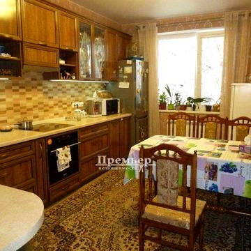 2-кімнатна квартира 71 кв.м. з великою кухнею.