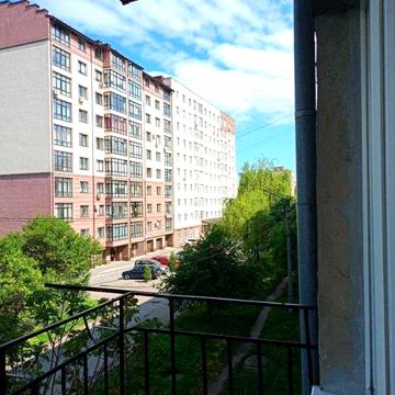 Продається 2-кімнатна квартира з євроремонтом на вул. Карпатській