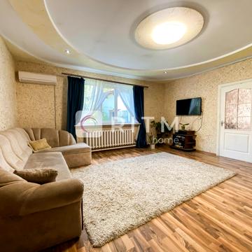 Макарова вул., 32