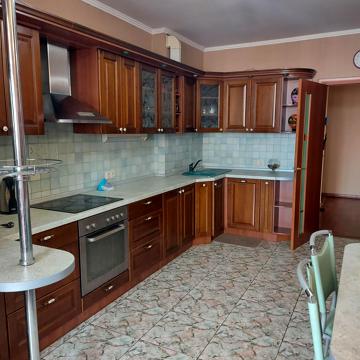 Валерія Лобановського просп. (Червонозоряний), 4-А