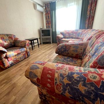 Володимира Івасюка просп. (Героїв Сталінграду), 25