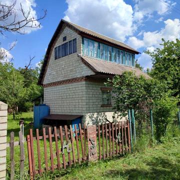 Дачна ділянка з будинком