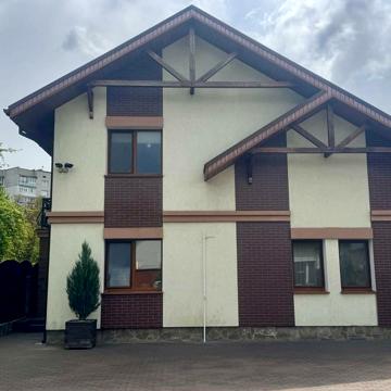 Ігоря Самострова вул., 32