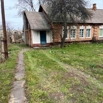 Продам півбудинку на ЦРБ