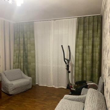 Двокімнатна.Метро Харківська,Вирлиця.Перша здача.