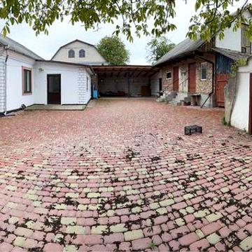 Будинок в затишному місці