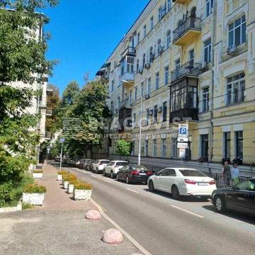 Історичний центр вул Стрілецька 3кімн 75 м2 в царському буд під ремонт