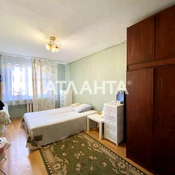 Академіка Корольова вул., 102