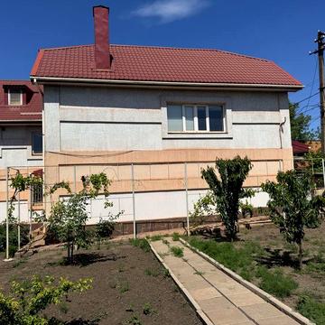 Продається будинок 2 поверховий в центрі міста .