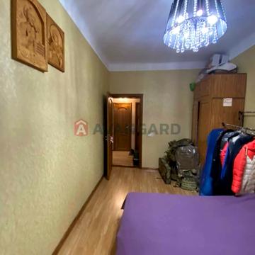 Незалежної України вул. (40 років Радянської України), 18