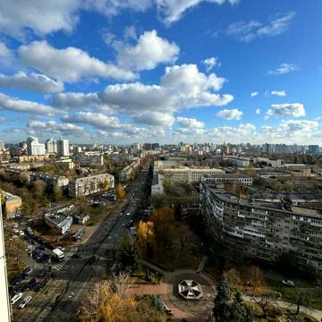 Дегтярівська вул., 17