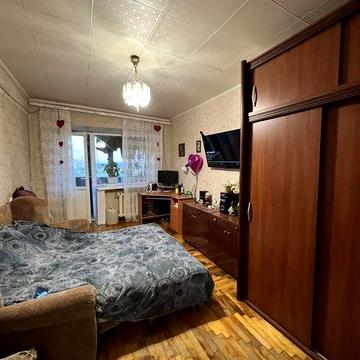 Продам 2 комнатную квартиру правый берег