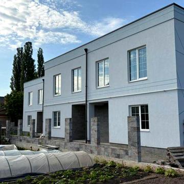 у Продаж таунхауса поруч з центром міста