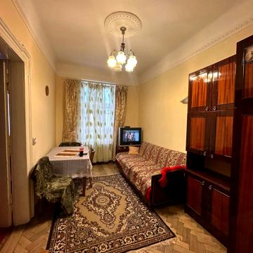 Богдана Хмельницького вул., 63