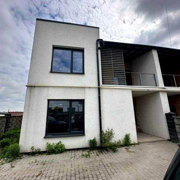 Продам котедж на Щасливому всі міські комунікації