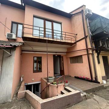Оренда 4 поверхового будинку в центрі міста