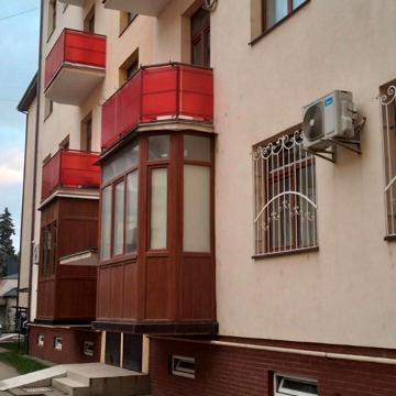 Адольфа Добрянського вул., 1