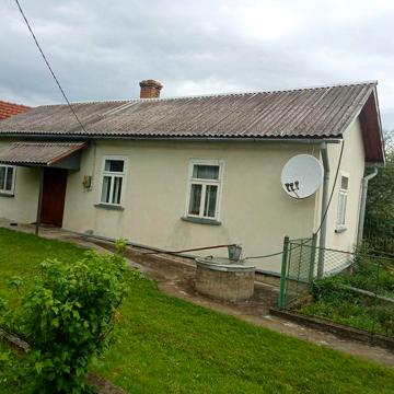 Продам будинок  деревяний з прибудовою до цегляною.